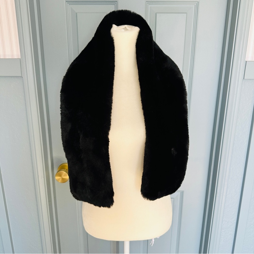 NWT Forever 21 Black Faux Fur Scarf